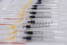 Koronavírus: újabb erdélyi megye lett piros zónás